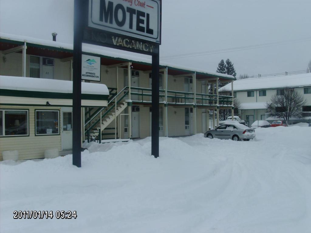 Queensway Court Motel Prince George Exterior photo